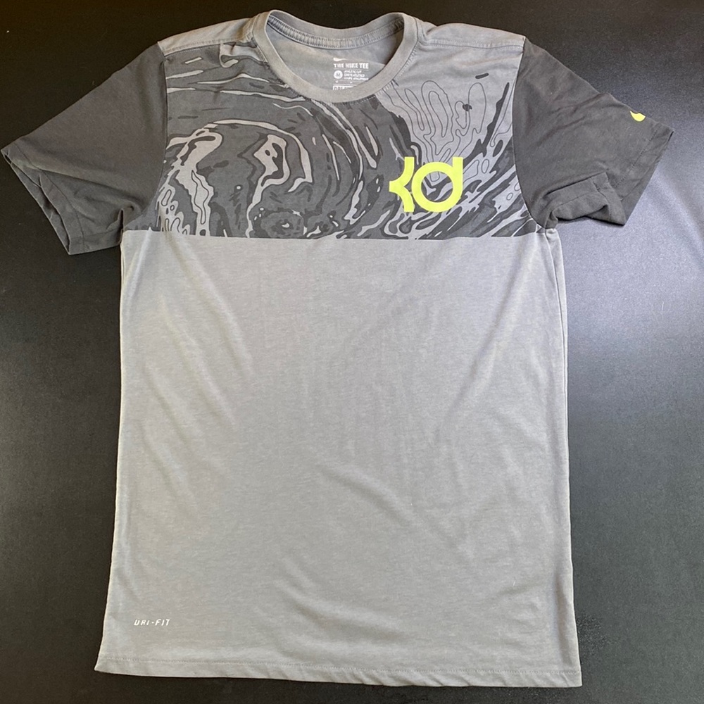 Grey Nike tee
